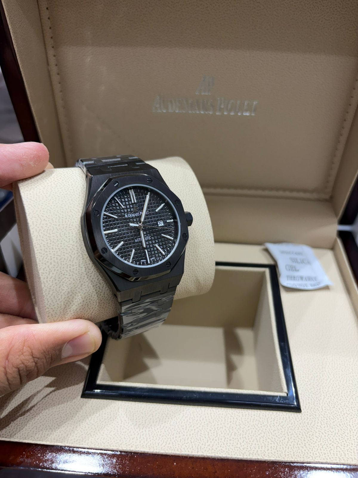 Aud_ars Piguet Royal Oak Black: A Watch of Success and Grace
