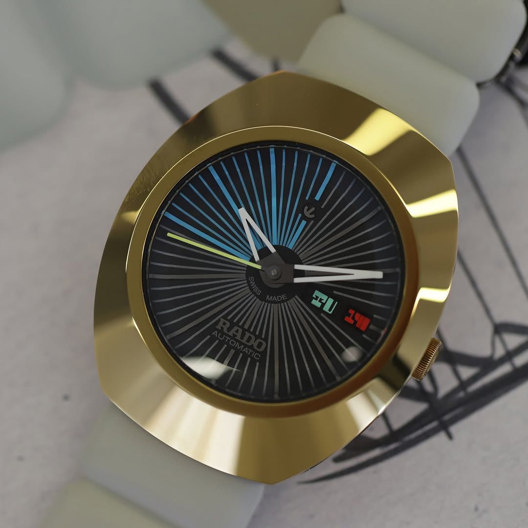 RA_O DIASTAR SPECIAL EDITION A YELLOW GOLD COLORED CERAMOS BEZEL A DISTINCTIVE PILLOW-SHAPED GRAY RUBBER STRAP